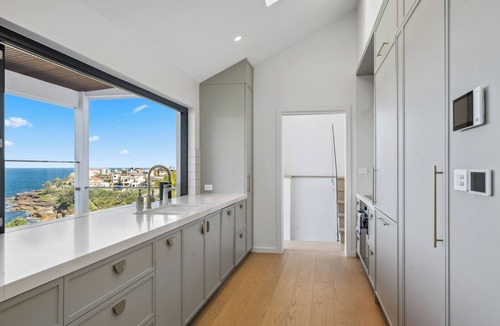 Maroubra House | South Coogee Escape, Heated Pool & Spacious Living