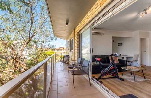 Cronulla Apartment | South Cronulla Apt Steps to Surf & Ocean Pools