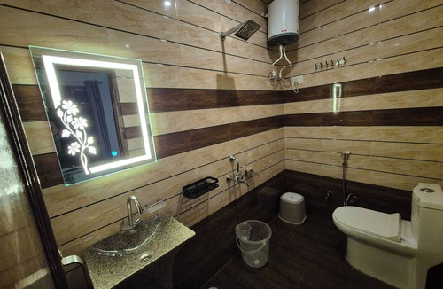 Gunehr Hostel | Sowa Stays Bir