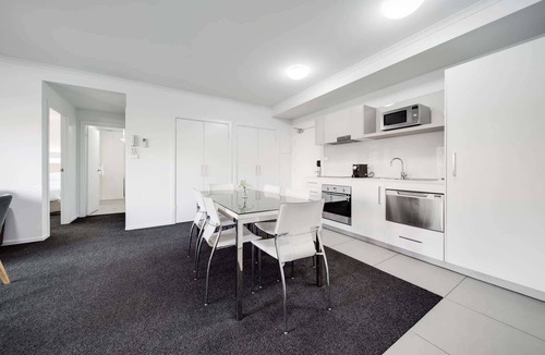 Greenway Apartment | Spacious 2-Bed Conveniently by Lake Tuggeranong