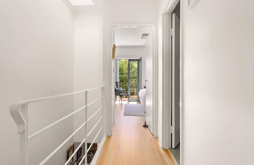 Erskineville Apartment | Spacious 2-Bed Townhouse with a Lush Courtyard
