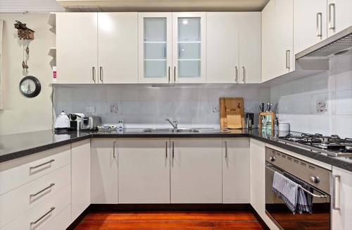 Alexandria House | Spacious 2-Bed Townhouse with Garage & Patio