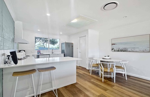 Surf Beach House | Spacious 2-Bed Townhouse with BBQ by the Beach