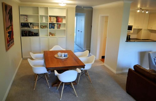 Reid Apartment | Spacious 2BR Heritage a few metres from the City - Hosted by Canstay