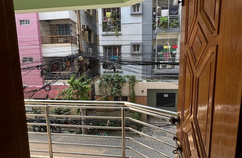 Basundhara Residential Area Apartment | Spacious 3‑BR Bashundhara Flat AC, Wi‑Fi & Balconies. KeyHost Homes