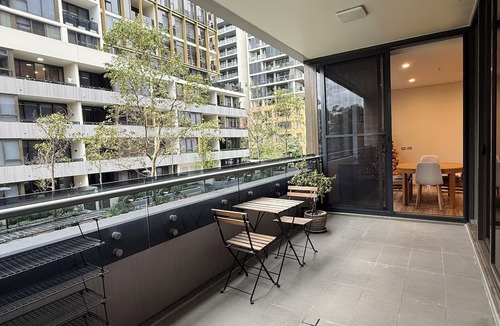 Mascot Apartment | Spacious 3Bed 2Bath 1Car Mascot Apt near airport