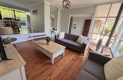 East Gosford House | Spacious 3BR Home - Quiet Street - Long Stay Welcome