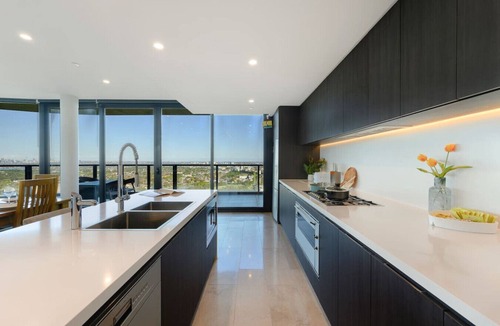 Sydney Olympic Park Apartment | Spacious 4BR at Sydney Olympic Park with Best View