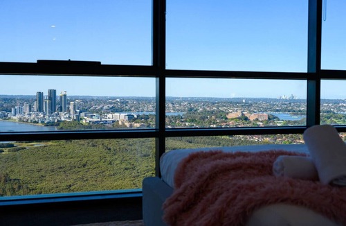 Sydney Olympic Park Apartment | Spacious 4BR at Sydney Olympic Park with Best View