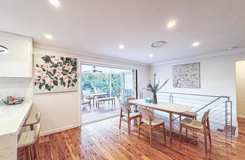 West Ryde Apartment | Spacious 4BR Near Eastwood - Sleeps 9 - Free Parking