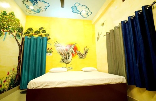 Varanasi Hotel | Spacious 8-bedroom hotel suites in delightful Varanasi with AC & Non AC