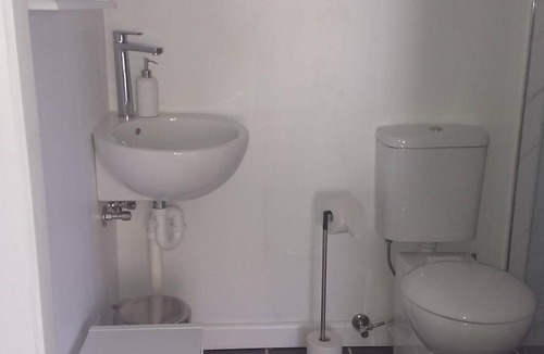 Sutton Forest Bed & Breakfast | Spacious and modern room w ensuite (pet friendly)
