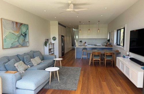 Matraville House | Spacious Family Home by the Park | Home Office | Pet-Friendly | Close to Beaches