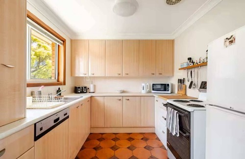 Northwood House | Spacious Family Home with Iconic Views