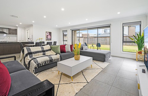 Catherine Field House | Spacious Modern 4Bedroom Retreat near Gregory Hill