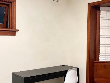 Eastwood House | Spacious private room minutes away from Eastwood