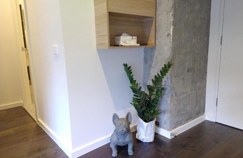 Phillip Apartment | Spacious Woden Apartment - KingBed&WiFi