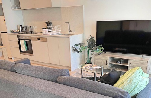 Reid Apartment | Splendid 2bd 1bth 1csp Apt - Superb CBD Location