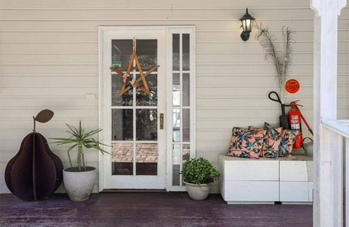 St. Albans House | St Albans Homestead - a cozy farmhouse in the heart of St Albans Village