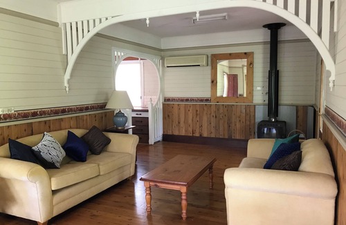 Upper Macdonald House | St Albans Tranquil Escape