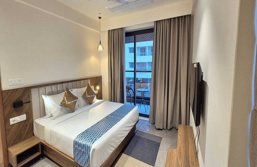 Gonda House | Standard King RoomPalette Fairmont Gonda