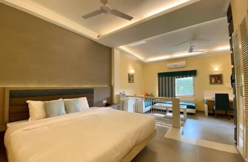 Kanpur Hotel | Status Club Resort
