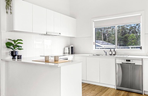 St. Georges Basin Apartment | Stay and Float in Basin Bliss