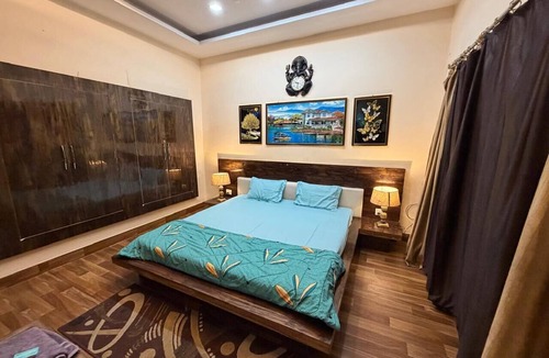 Allahabad Bed & Breakfast | Stay near Sangam River in Premium AC Room
