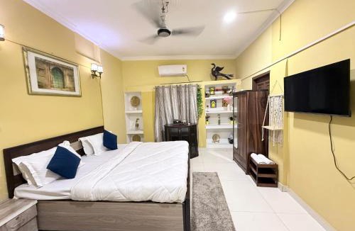 Hauz Khas Village House | Staylo Suites Edit