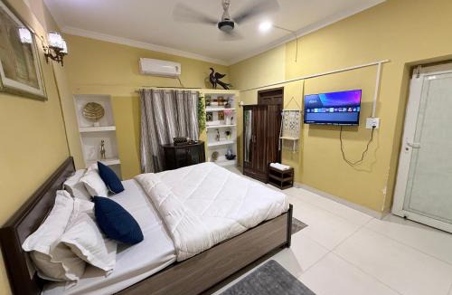 Hauz Khas Village House | Staylo Suites Edit