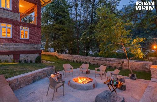 Manali Villa | StayVista at Shamrock Riverfront with BBQ & Bonfire
