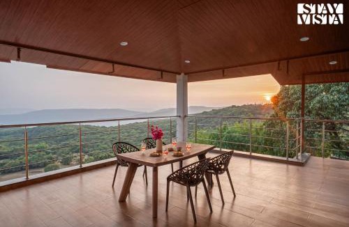 Mahabaleshwar Villa | StayVista at The Treetops with Infinity Pool, BBQ