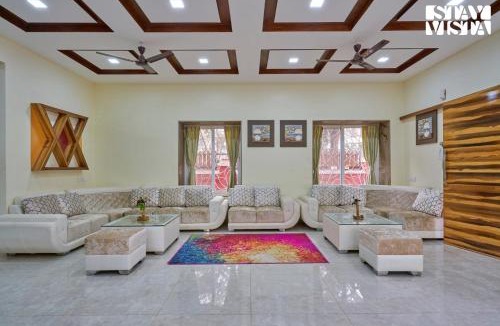 Panchgani Villa | StayVista's Tableland Vista - Hill-View Haven with Jacuzzi & Terrace