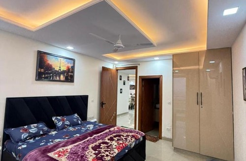 South West Apartment | Stella Homestay Near Yashobhoomi with Rooftop