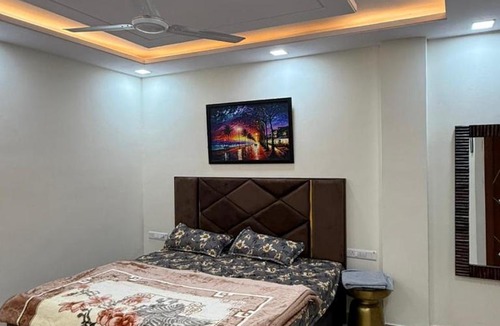 South West Apartment | Stella Homestay Near Yashobhoomi with Rooftop