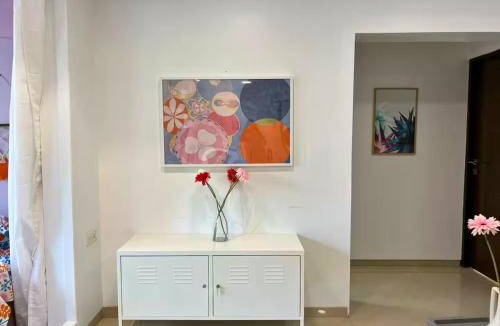 Pali Hill Apartment | Sterling 102, off Carter Road, Bandra West by Connekt Homes