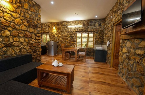 Elappara Villa | Stone castle by voye homes