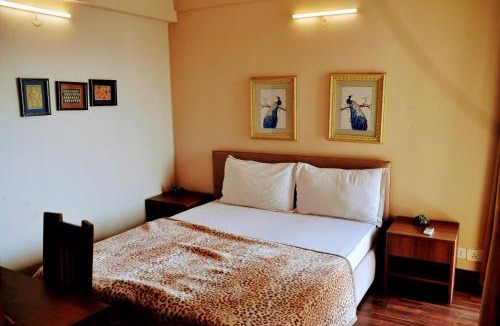 Noida Apartment | Studio Apartment with Green Lawn
