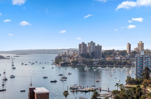 Elizabeth Bay Apartment | Studio in Elizabeth Bay with Pool & City Views