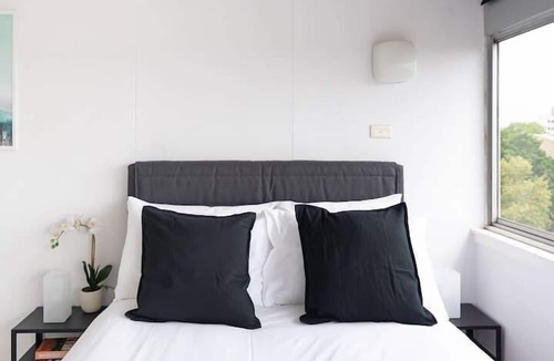 Kings Cross Apartment | Studio with Stunning Views & Free Parking