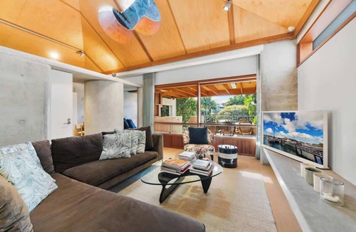 Watsons Bay House | Stunning 3-BR Architectural Gem Villa