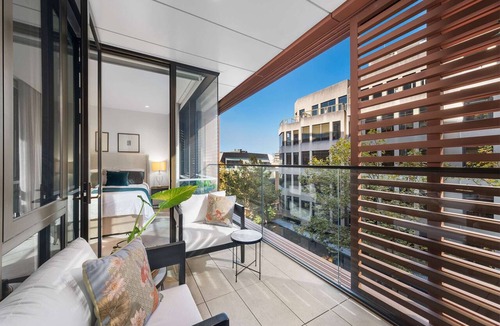The Rocks Apartment | Stunning 3rd floor 2 bed apartment w/city views