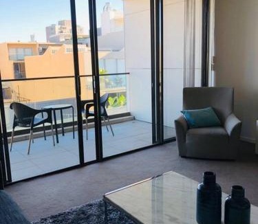 Neutral Bay Apartment | Stunning Apartment in Neutral Bay GRO17303