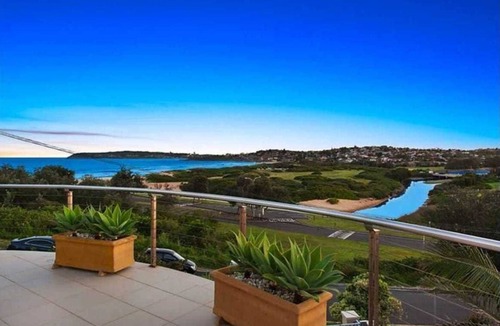 North Curl Curl House | Stunning beach house overlooking North Curl Curl beach