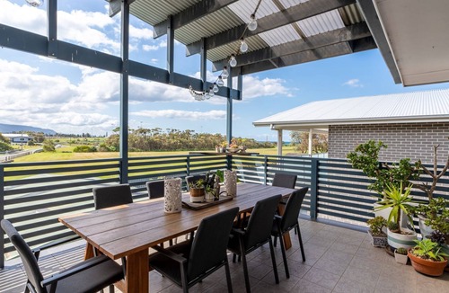 Woonona House | Stunning holiday rental in Woonona ~ Kareela Winds