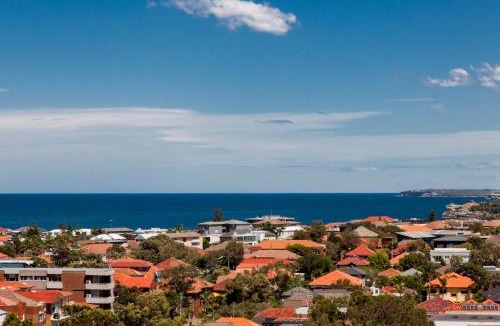 North Bondi Apartment | Stunning Views - Read our Re-views, then book