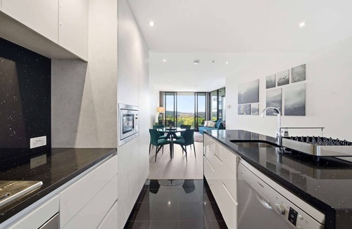 City East Apartment | Stylish 1-Bed in CBD w/Secure Underground Parking