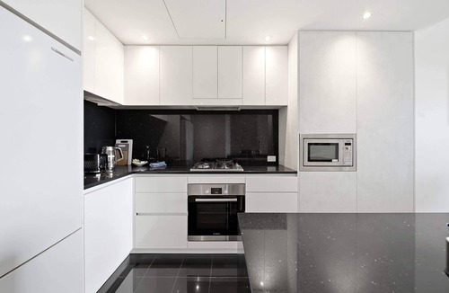 City East Apartment | Stylish 1-Bed in CBD w/Secure Underground Parking
