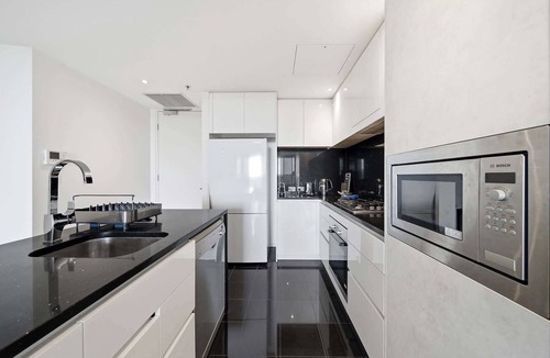 City East Apartment | Stylish 1-Bed in CBD w/Secure Underground Parking