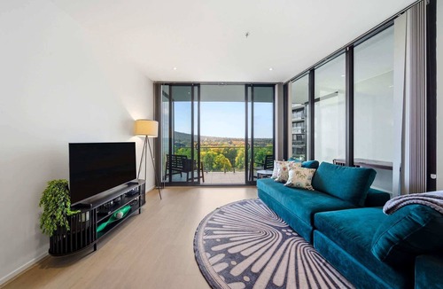 City East Apartment | Stylish 1-Bed in CBD w/Secure Underground Parking